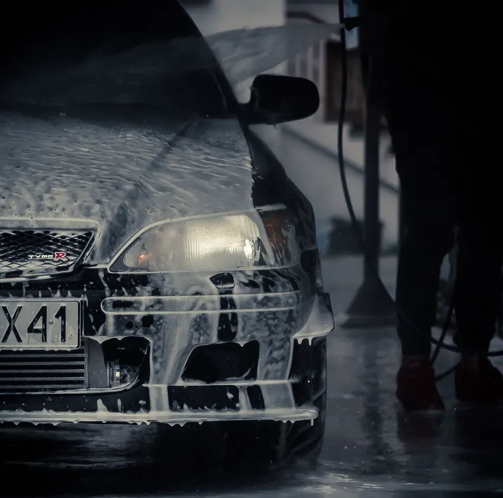 Jak usunąć żywicę z samochodu?